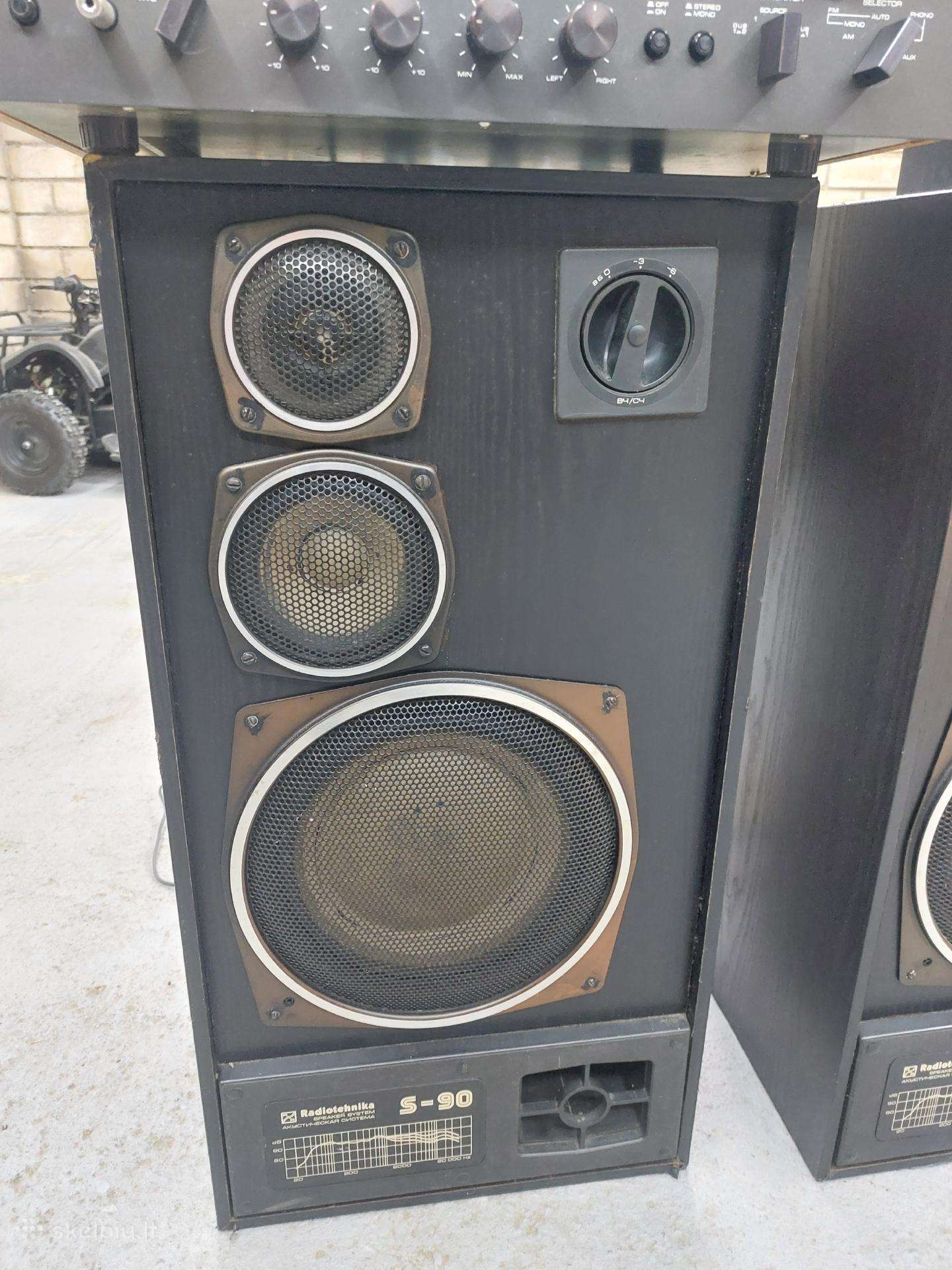 Koloneles S90 ir stiprintuvas Akai Aa-1020