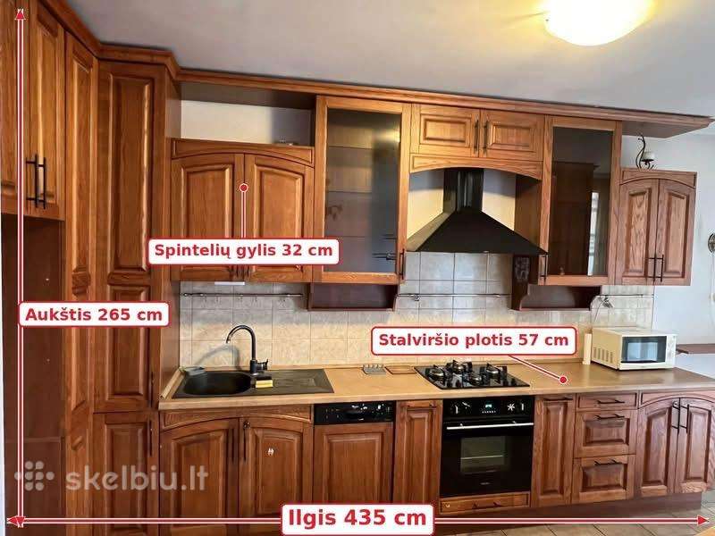 Raudono Ąžuolo virtuvė su baru