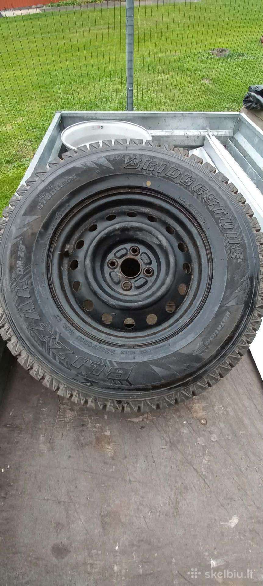 Bridgestone blizzek 225/70 R15