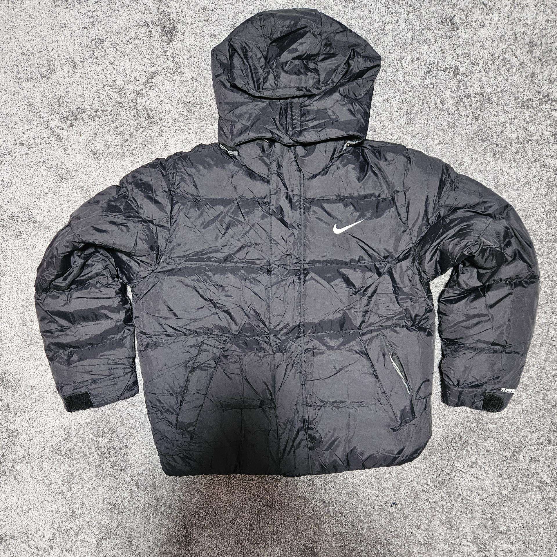 Nike Therma-fit pūkinė striukė su nuimamu gobtuvu,