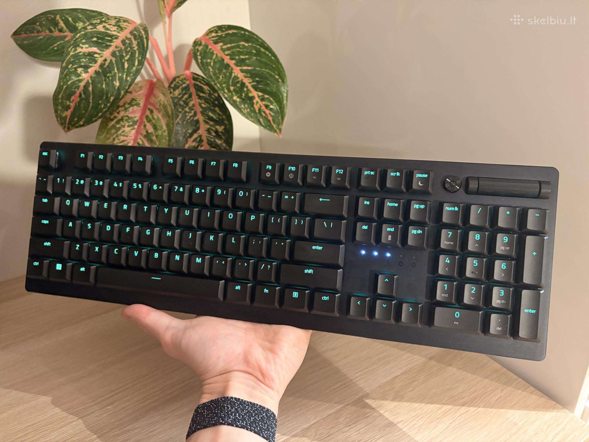 Razer deathstalker v2 pro belaidė