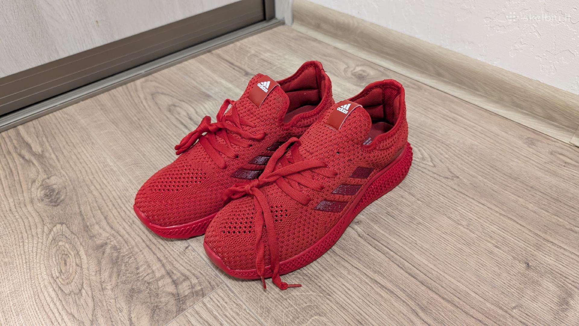 Adidas moteriški sportbačiai