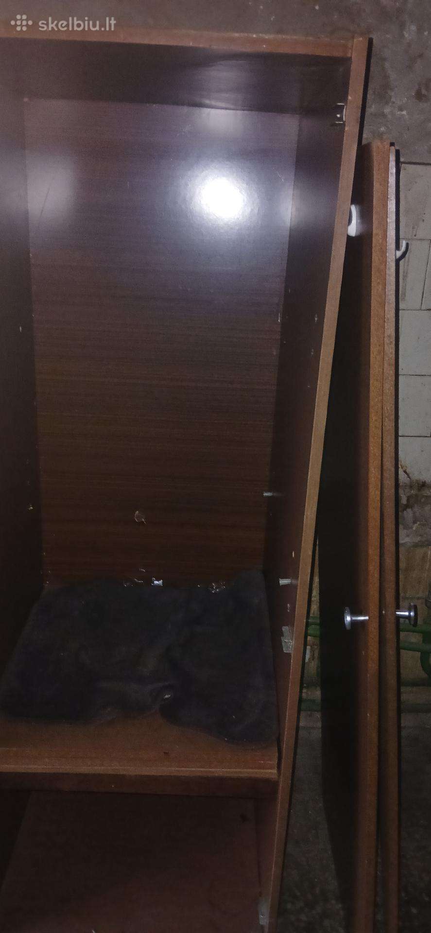 Atiduodu spintą .Pasiimti iš antro aukšto