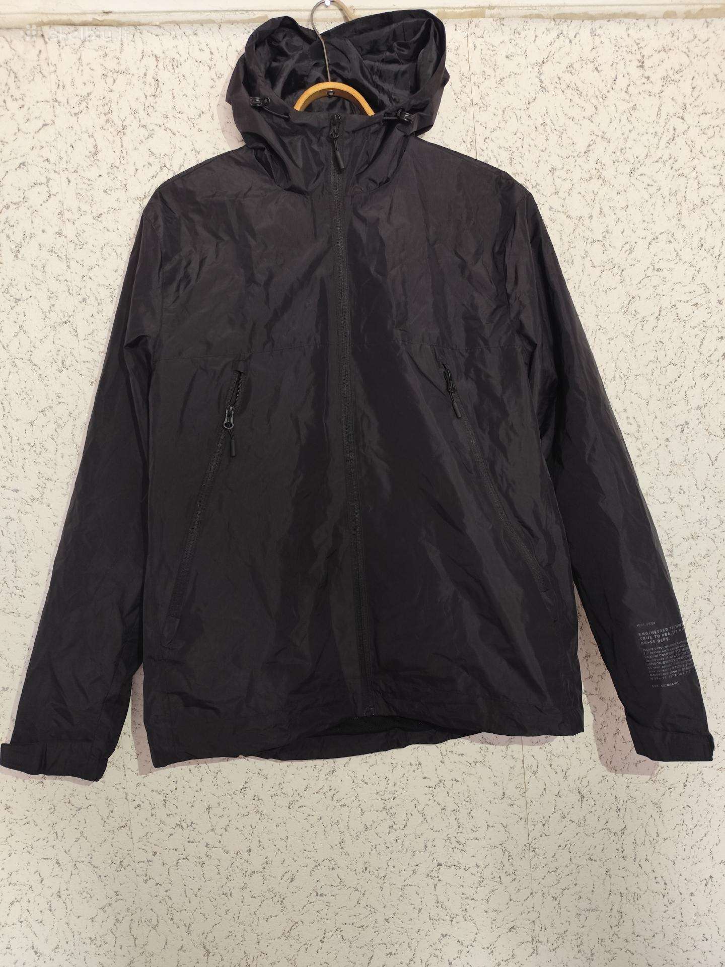 Lengva sportinė striukė-vėjinė (Windbreaker) M