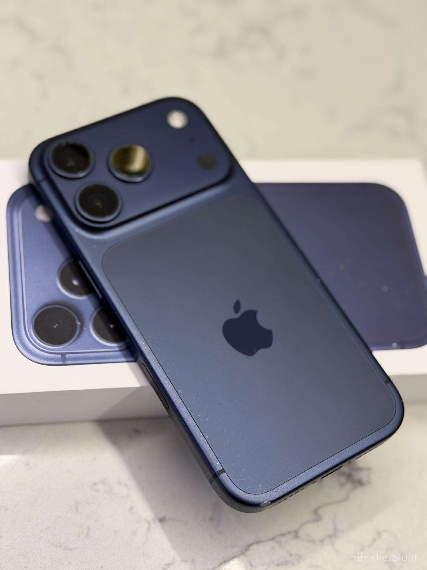 iPhone 17 pro 512 deep blue