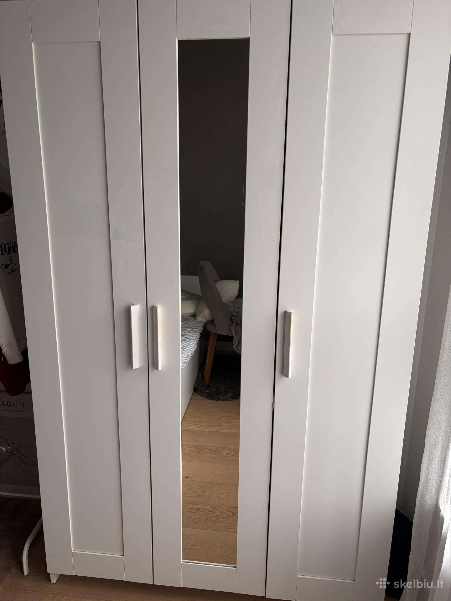 Ikea spinta su veidrodžiu