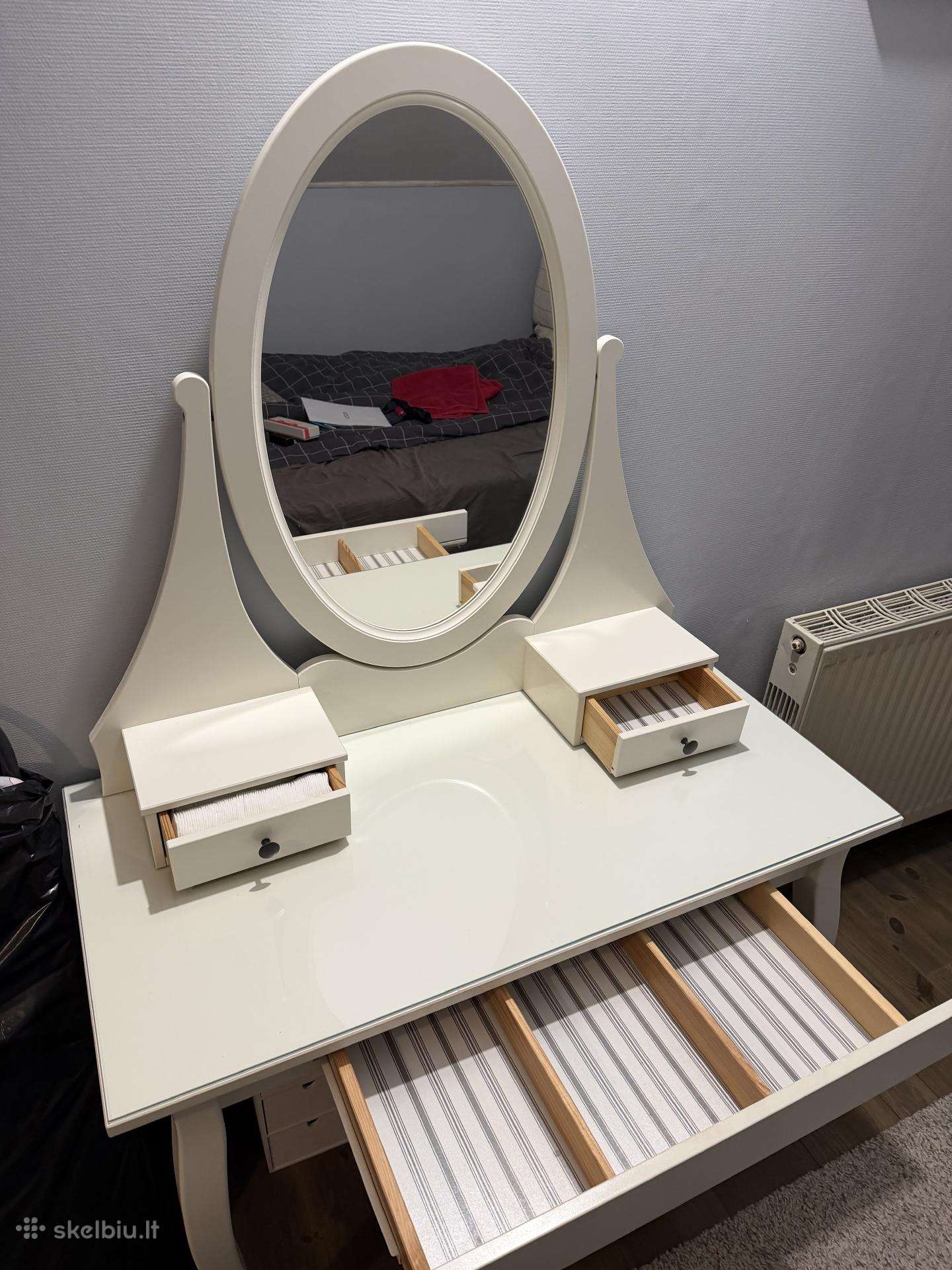 Ikea kosmetinis staliukas