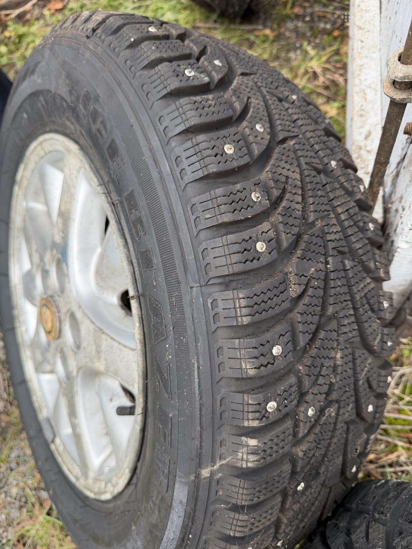 Padangos R15 su ratlankiais 4vnt.
