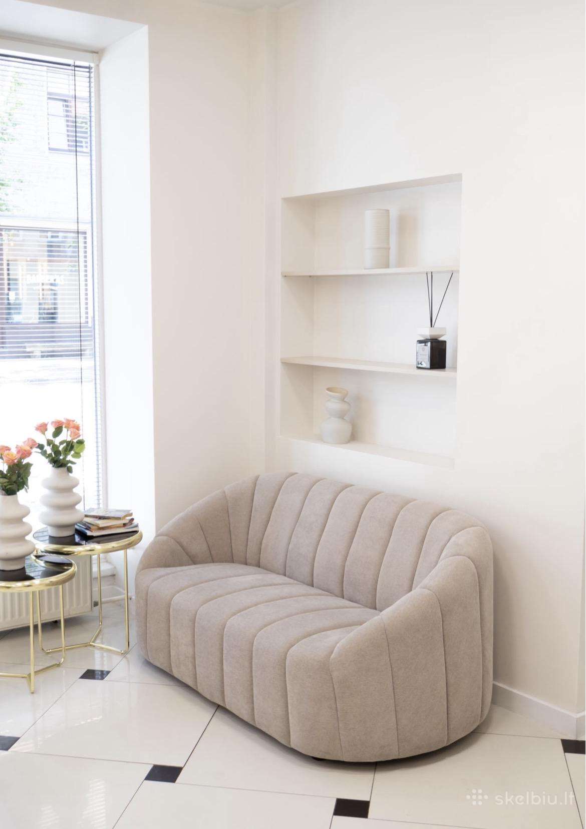 Nauja stilinga smėlinė sofa