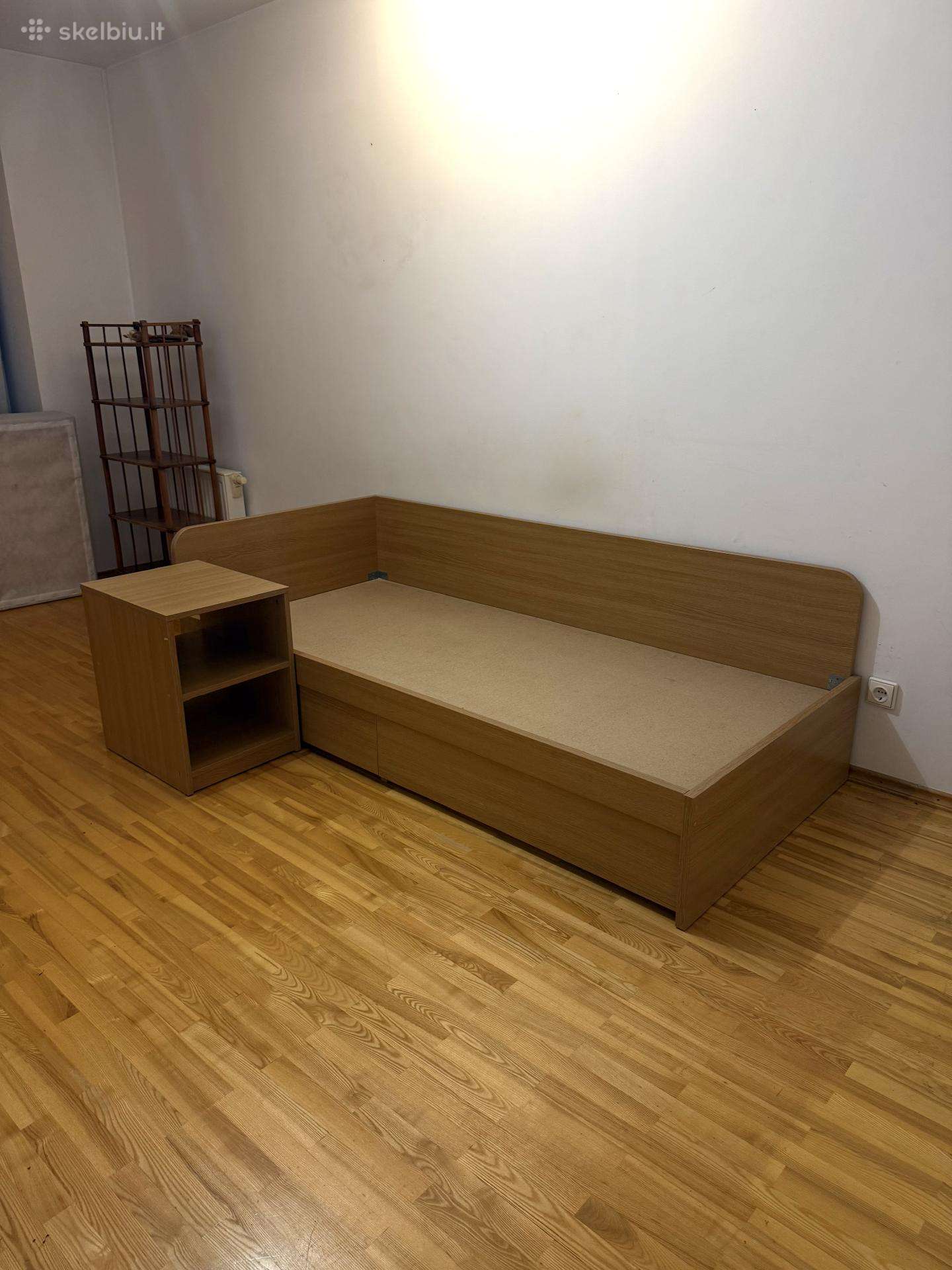 Viengulė lova su stalčiais 90x200cm + spintelė