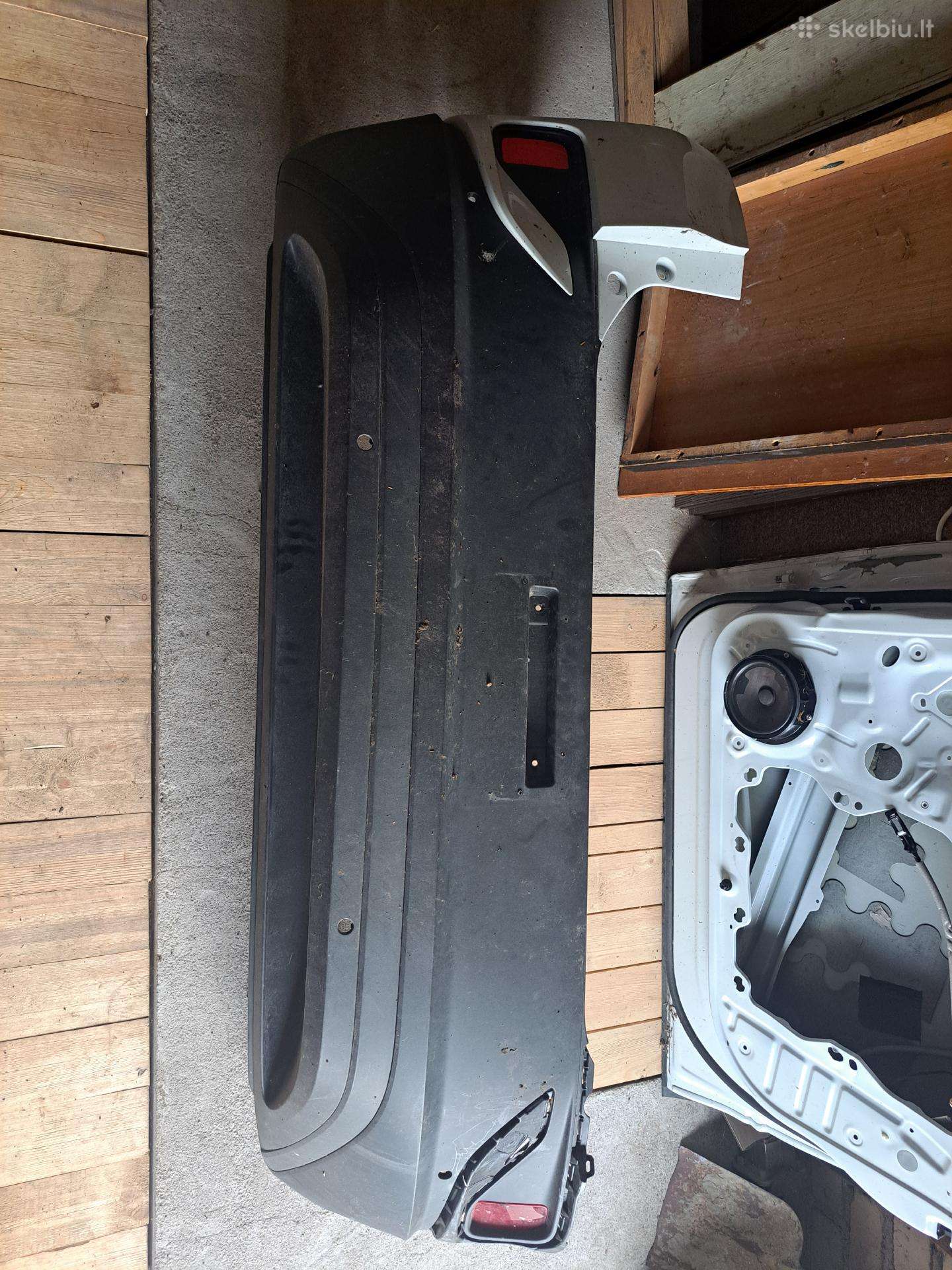 Id.4 dalys nuo automobilio iš JAV