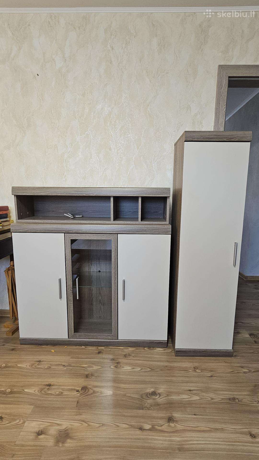 Trys spintelės, 2 pakabinamos, 1 pastatoma