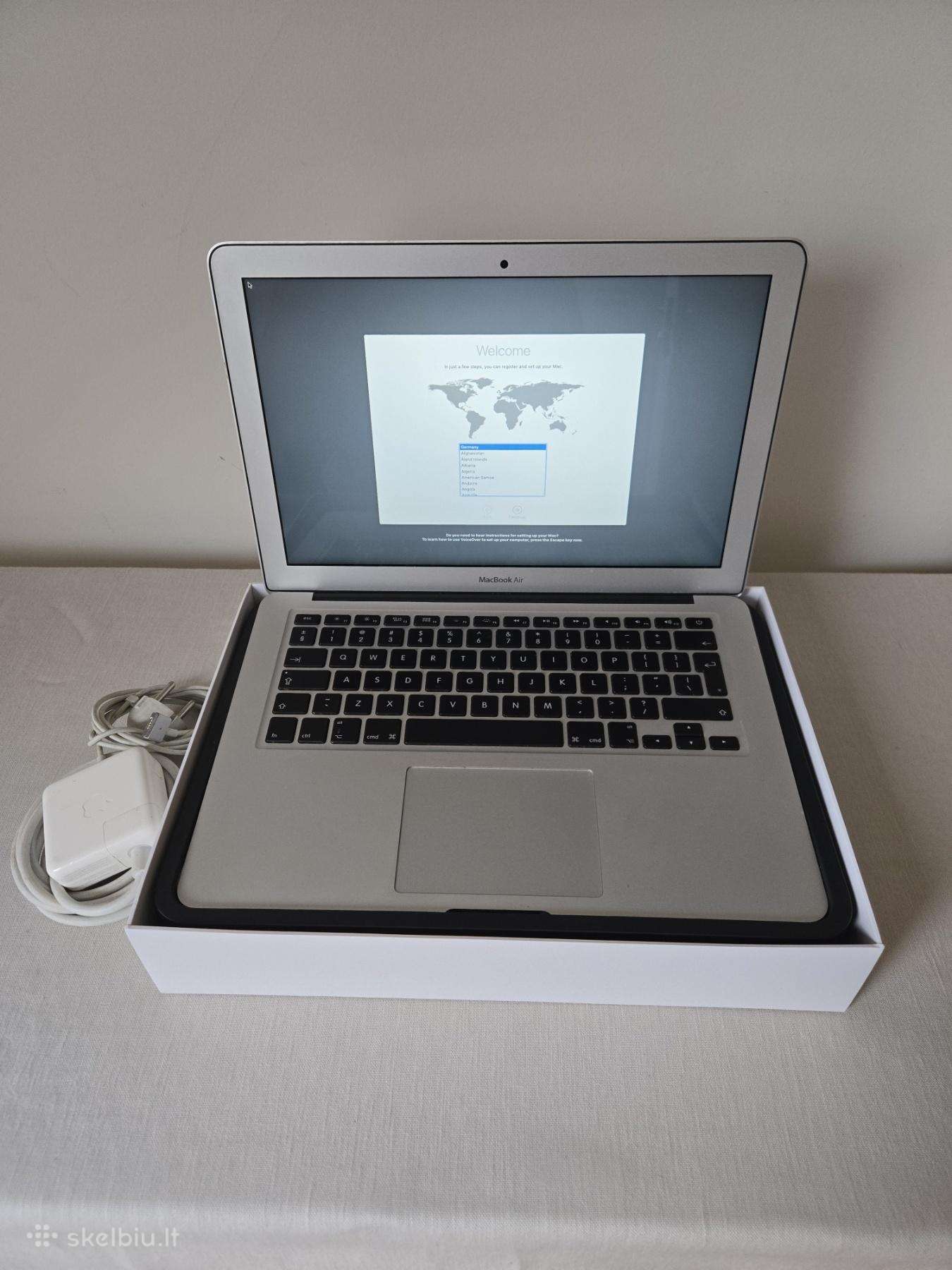 MacBook Air 13 su dėže ir originaliu krovikliu