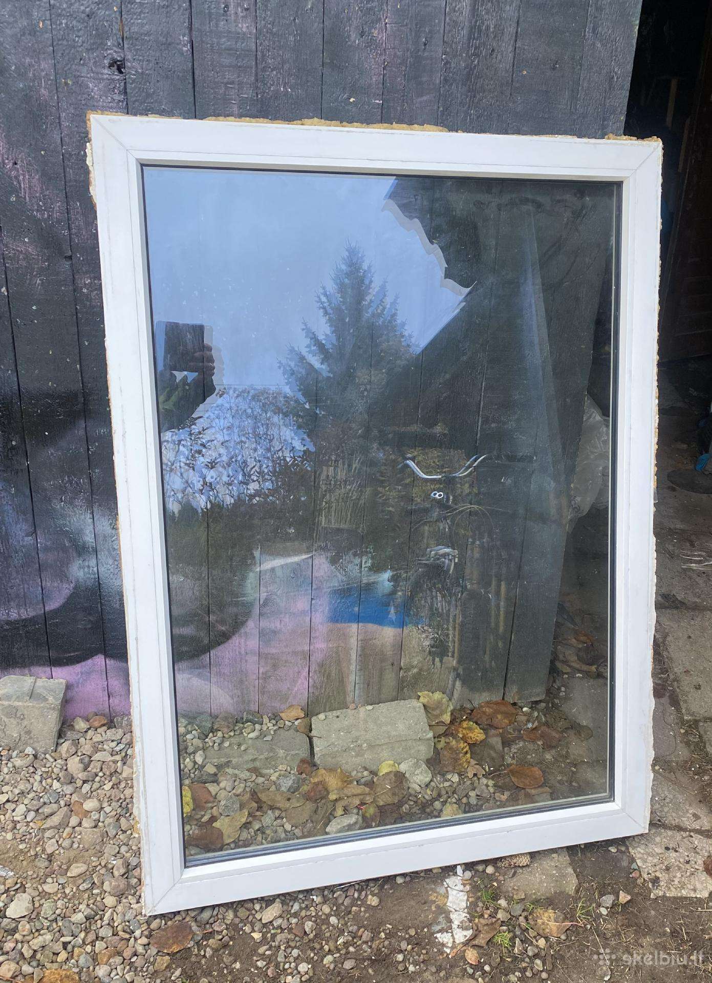 Langas plastikinis naudotas 97cm (plotis) x 135cm