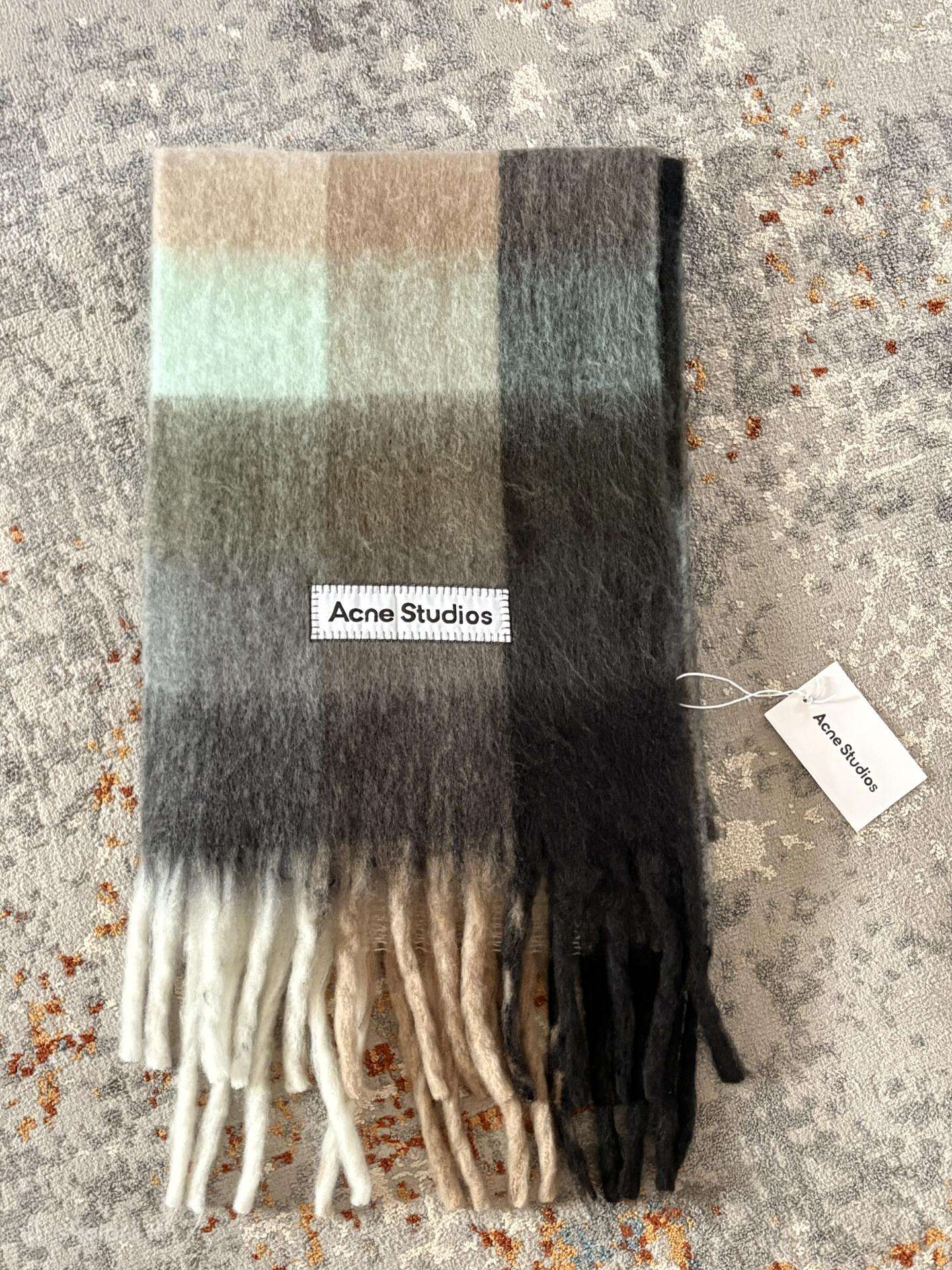 Originalus „Acne Studios“ vilnonis šalikas