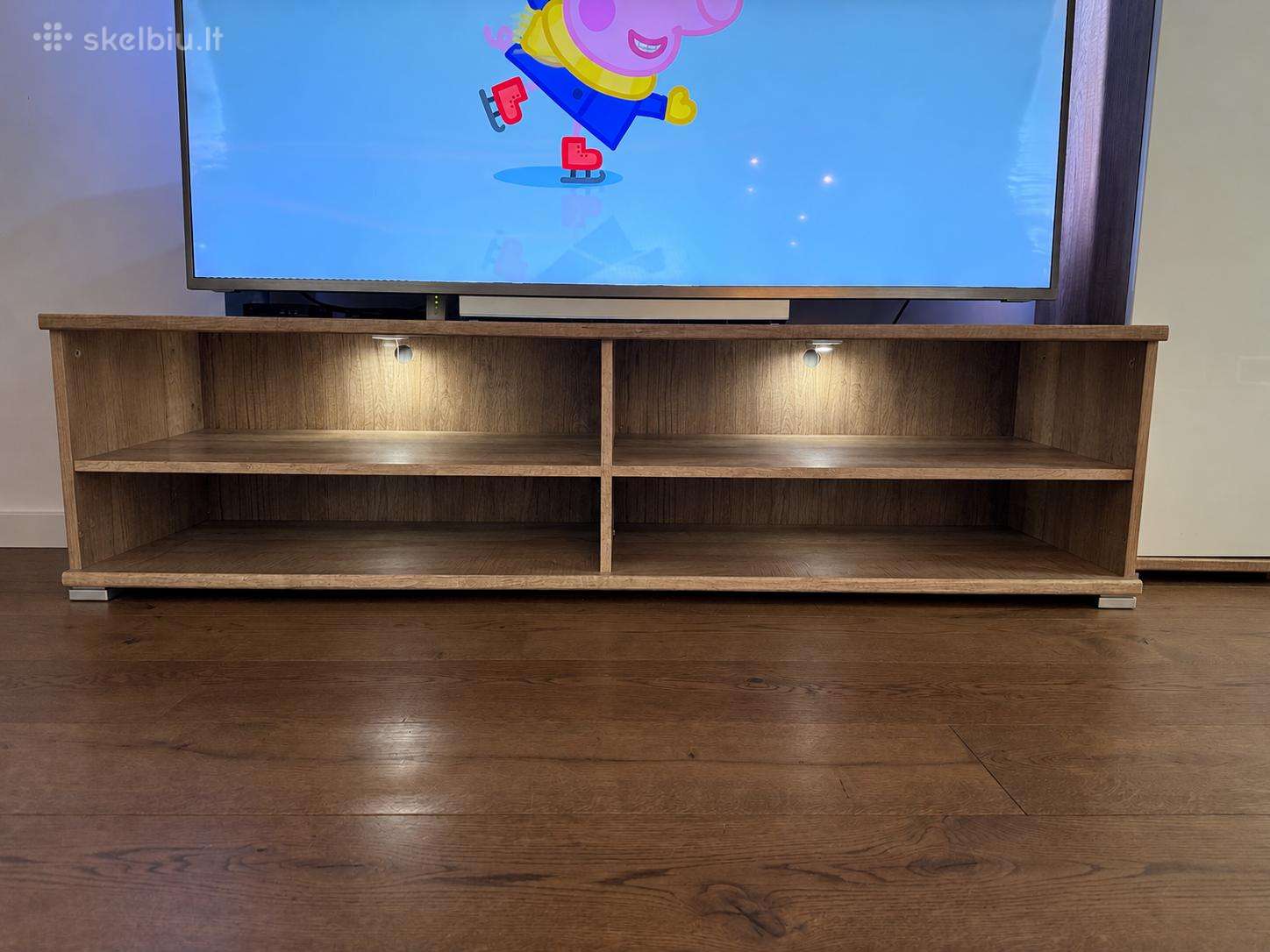 Kompaktiškas TV staliukas
