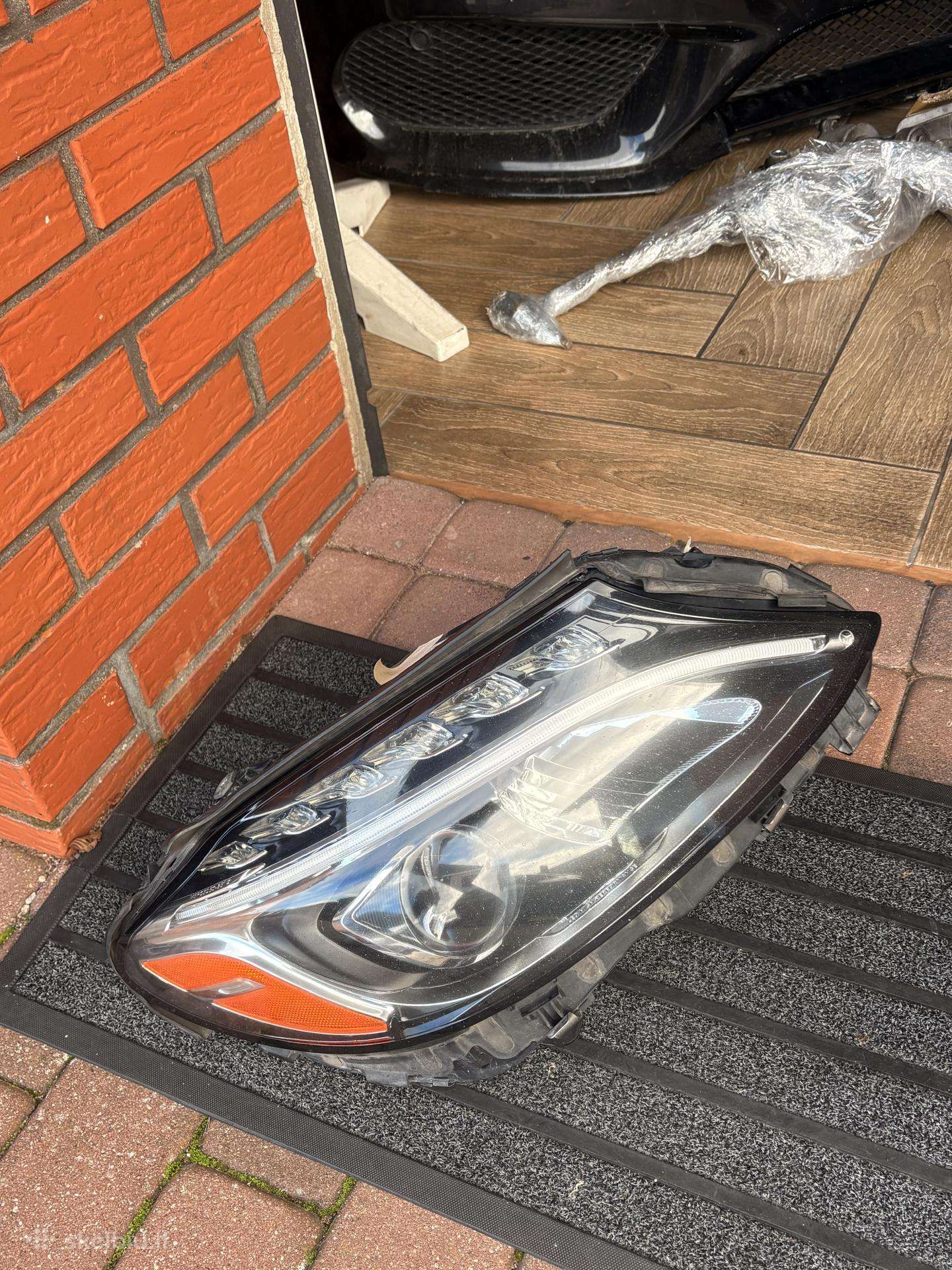 Mercedes w205 lempa (desinysis)