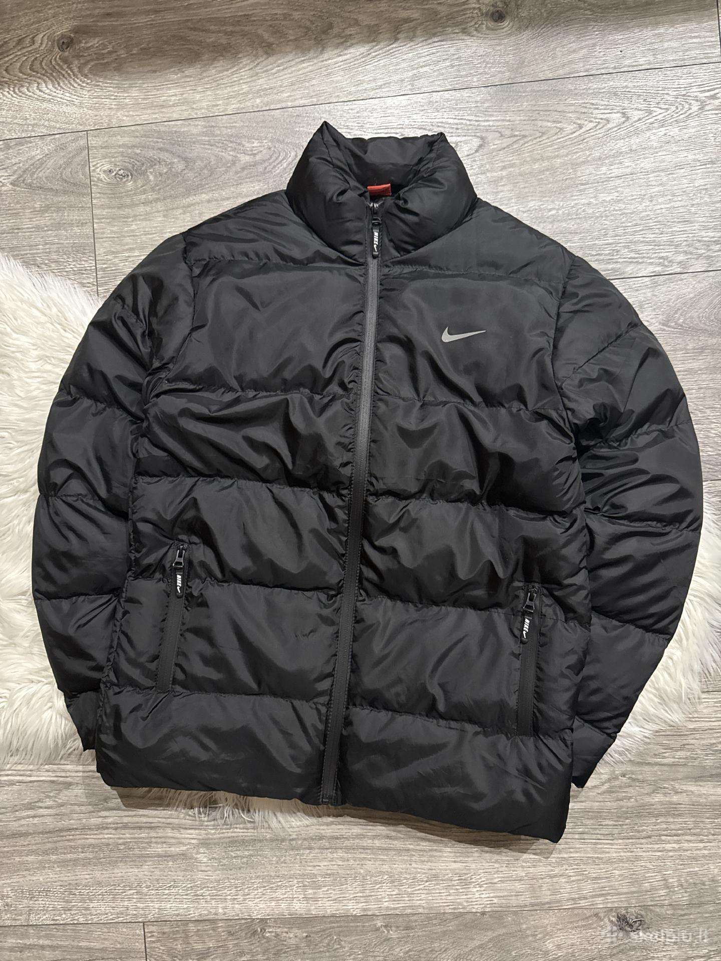 Nike striukė