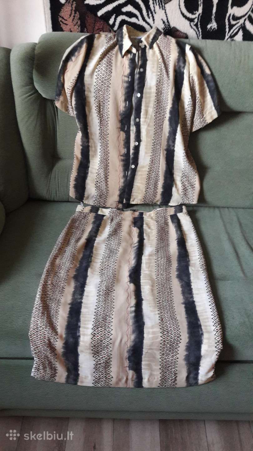 Moteriškas kostiumėlis, nesiglamžo.