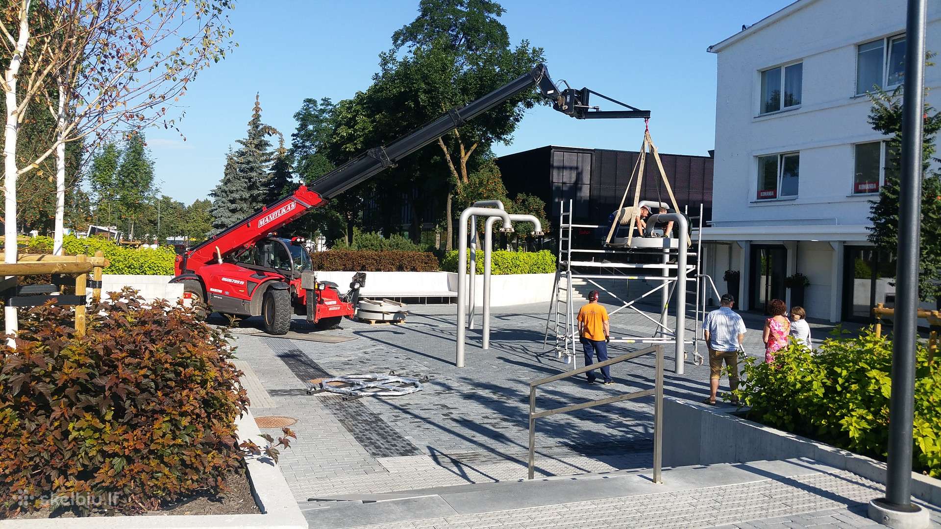 Manitou 1840, storage and loading equipment rental