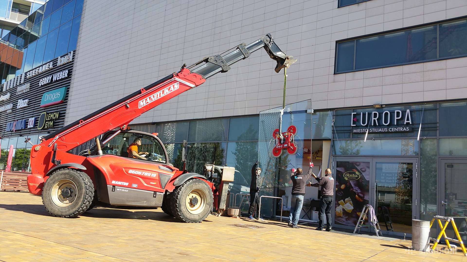 Manitou 1840, storage and loading equipment rental
