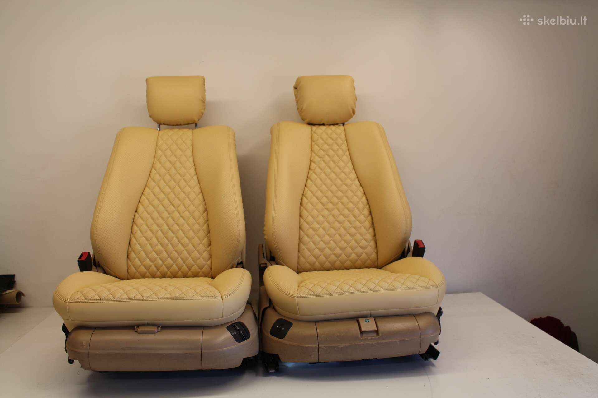 Autosalonų siuvimas, remontas